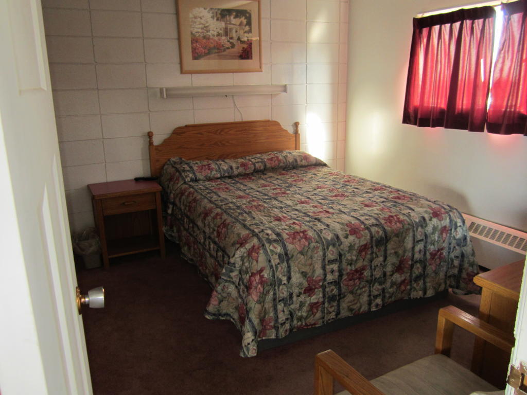 Camelot Court Motel Prince George Room photo