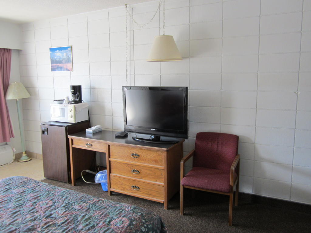 Camelot Court Motel Prince George Room photo